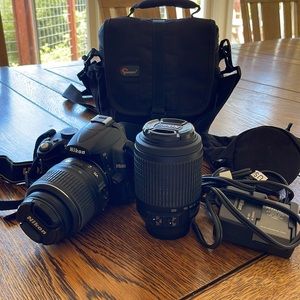 Nikon D5000 DSLR camera bundle, 2 lenses + bag. Excellent condition